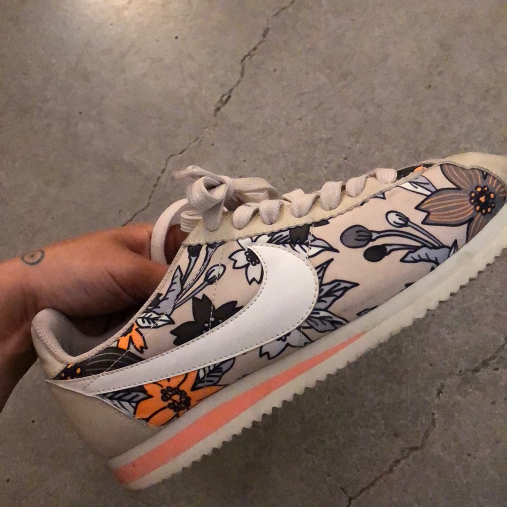 Limited Edition Nike Cortez - pop of Coral
